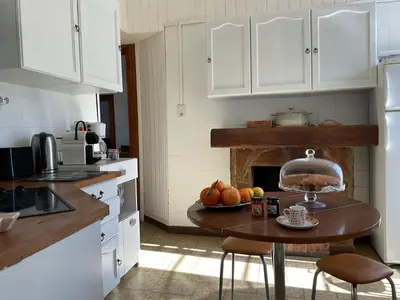 Cuisine ou kitchenette dans l'établissement Au coeur du Village de Lucciana