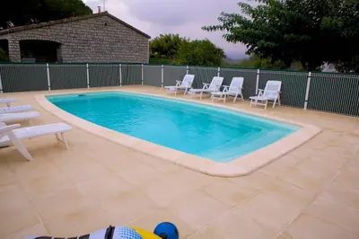Piscine de l'établissement Locations l'Inzecca ou située à proximité