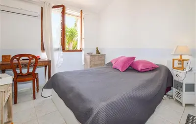 Un ou plusieurs lits dans un hébergement de l'établissement 1 Bedroom Gorgeous Home In Venzolasca