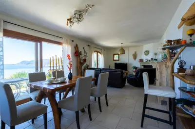 Cuisine ou kitchenette dans l'établissement Logement de charme avec piscine privative