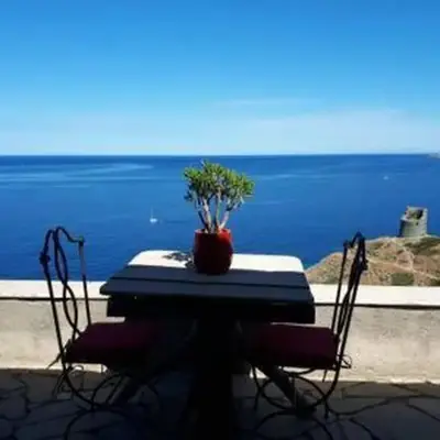 Coin de paradis avec vue unique sur la mer et la tour génoise