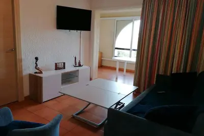 Télévision ou salle de divertissement dans l'établissement Appartement les pieds dans l'eau 300 m plage - 2 piscines