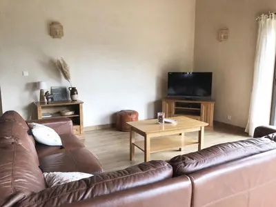 Télévision ou salle de divertissement dans l'établissement Villa familiale entre mer et montagne Corse