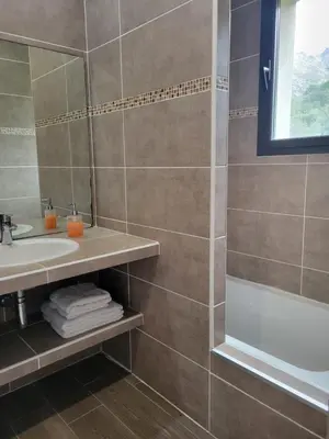 Salle de bains dans l'établissement Casa San-Ghjuvà