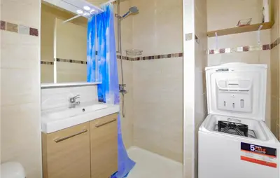 Salle de bains dans l'établissement 1 Bedroom Amazing Apartment In Prunete