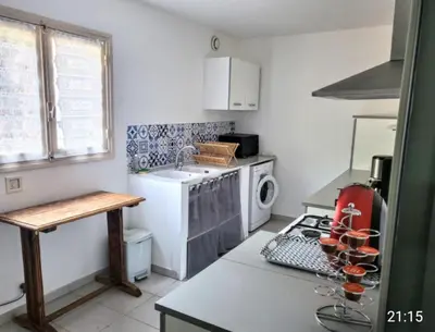Cuisine ou kitchenette dans l'établissement Cap Corse une villa dans un nid de verdure