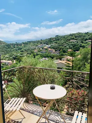 Vue générale sur la montagne ou vue sur la montagne depuis l'hôtel