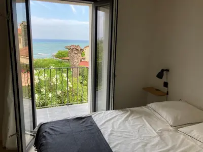 Un ou plusieurs lits dans un hébergement de l'établissement Maison pieds dans l eau avec piscine et clim