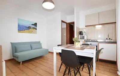 Cuisine ou kitchenette dans l'établissement 1 Bedroom Nice Apartment In Monticello