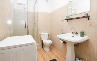 Salle de bains dans l'établissement 1 Bedroom Nice Apartment In Monticello