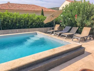 Piscine de l'établissement De la Plaine 8 pers ou située à proximité
