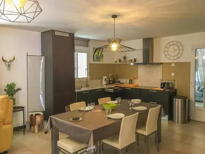 Cuisine ou kitchenette dans l'établissement De la Plaine 8 pers