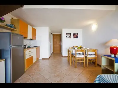 Cuisine ou kitchenette dans l'établissement Four rooms apartment Ghisonaccia - 150 m from the beach