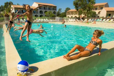Piscine de l'établissement Résidence Goélia Perla D'Isula ou située à proximité
