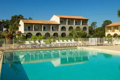 Piscine de l'établissement Résidence Goélia Perla D'Isula ou située à proximité