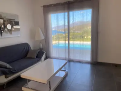 Piscine de l'établissement Les Lauriers Roses villa 2 ou située à proximité