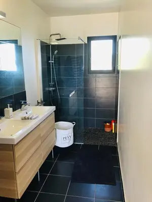 Salle de bains dans l'établissement Villa Poggio