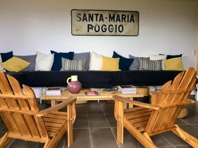 Coin salon dans l'établissement Villa Poggio