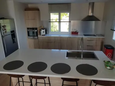 Cuisine ou kitchenette dans l'établissement VILLA CHJOSELLA 150M2 PISCINE ET AU CALME