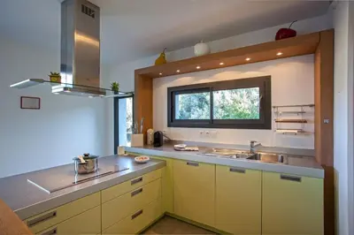 Cuisine ou kitchenette dans l'établissement Villa U Spanu
