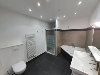 Salle de bains dans l'établissement Appartement Piovanacce - T3 avec pisicne privée 10min de Saint-Florent