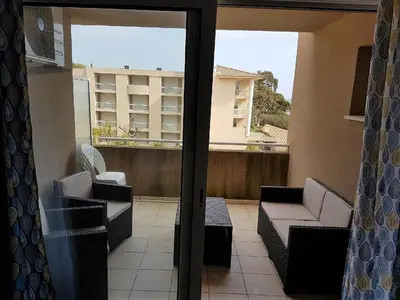 Coin salon dans l'établissement Appartement T2 Bord de Mer - Maria Beach