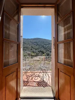 Vue générale sur la montagne ou vue sur la montagne depuis l'hôtel
