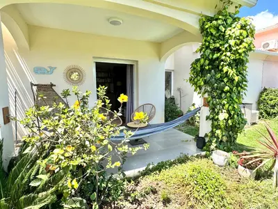 Jardin de l'établissement Jolie maison Borgo trois chambres trois salles de bain