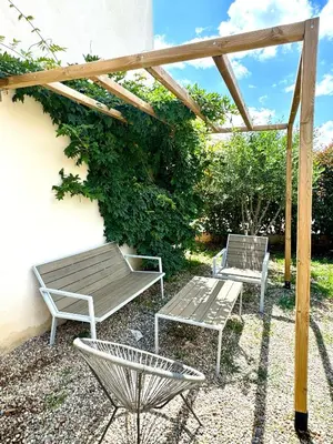 Jardin de l'établissement Jolie maison Borgo trois chambres trois salles de bain