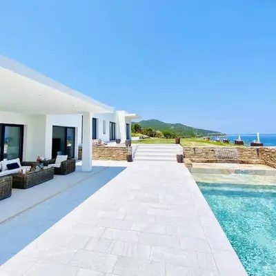 Villa prestige au bord de l'eau- Pietracorbara