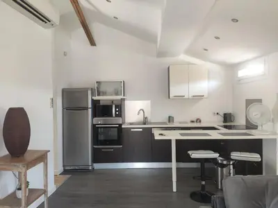 Cuisine ou kitchenette dans l'établissement Beau T2 sur le vieux port, centre de Bastia