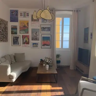 Appartement hypercentre Bastia vue mer et petite terrasse