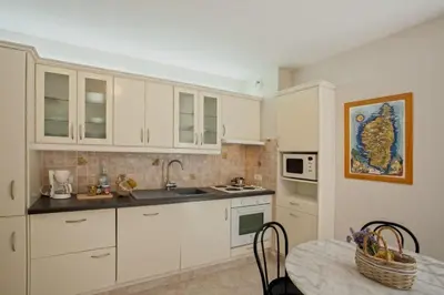 Cuisine ou kitchenette dans l'établissement Casa Le Sureau