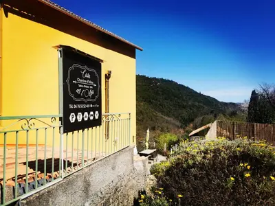 Vue générale sur la montagne ou vue sur la montagne depuis la maison d'hôtes