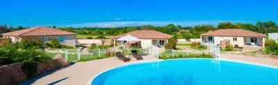 Piscine de l'établissement Alzitone ou située à proximité