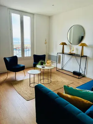 Coin salon dans l'établissement Sognu di Matteu - Bel appartement entièrement climatisé - vue mer, vieux port Bastia