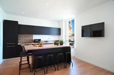 Cuisine ou kitchenette dans l'établissement Sognu di Matteu - Bel appartement entièrement climatisé - vue mer, vieux port Bastia