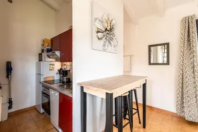 Cuisine ou kitchenette dans l'établissement Le Monti