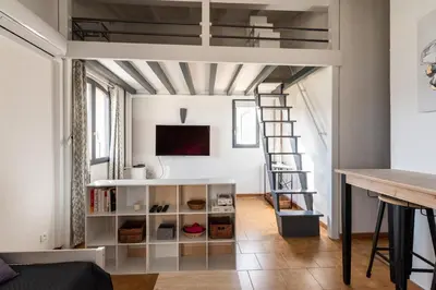 Télévision ou salle de divertissement dans l'établissement Le Monti