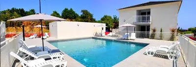 Piscine de l'établissement Apartment next to the sea 4 peoples-WIFI-TV-Air Conditioning-Moriani Haute-Corse ou située à proximité
