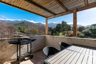 Vue générale sur la montagne ou vue sur la montagne depuis l'appartement