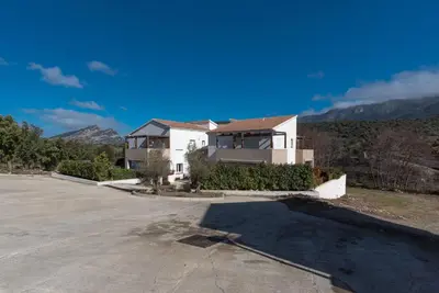 Vue générale sur la montagne ou vue sur la montagne depuis l'appartement