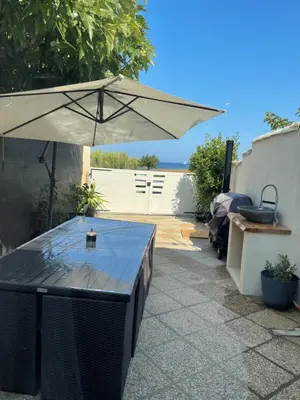 Terrasse ou espace extérieur de l'établissement Mini villa chaleureuse avec vue mer imprenable