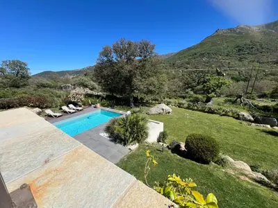 Piscine de l'établissement Villa Récente avec Piscine proche L'ILE ROUSSE ou située à proximité