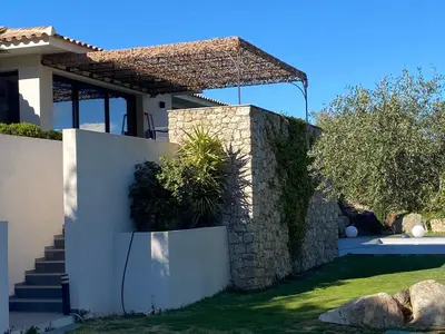 Jardin de l'établissement Villa Récente avec Piscine proche L'ILE ROUSSE