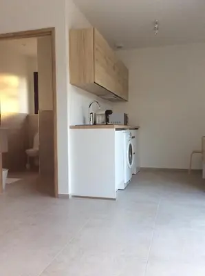 Cuisine ou kitchenette dans l'établissement STUDIO A 2 MIN DES PLAGES