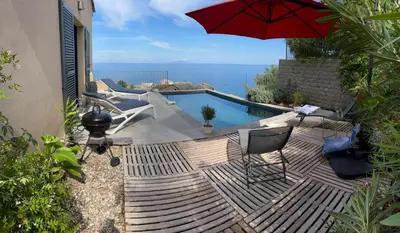 Piscine de l'établissement Villa Hugo ou située à proximité