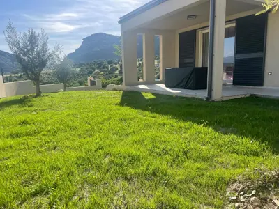 Vue générale sur la montagne ou vue sur la montagne depuis la villa