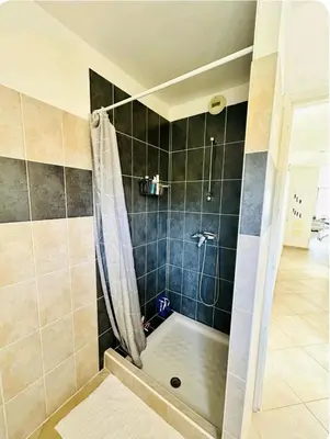 Salle de bains dans l'établissement Appartement F3(70m²) vue sur la mer
