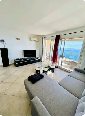 Coin salon dans l'établissement Appartement F3(70m²) vue sur la mer